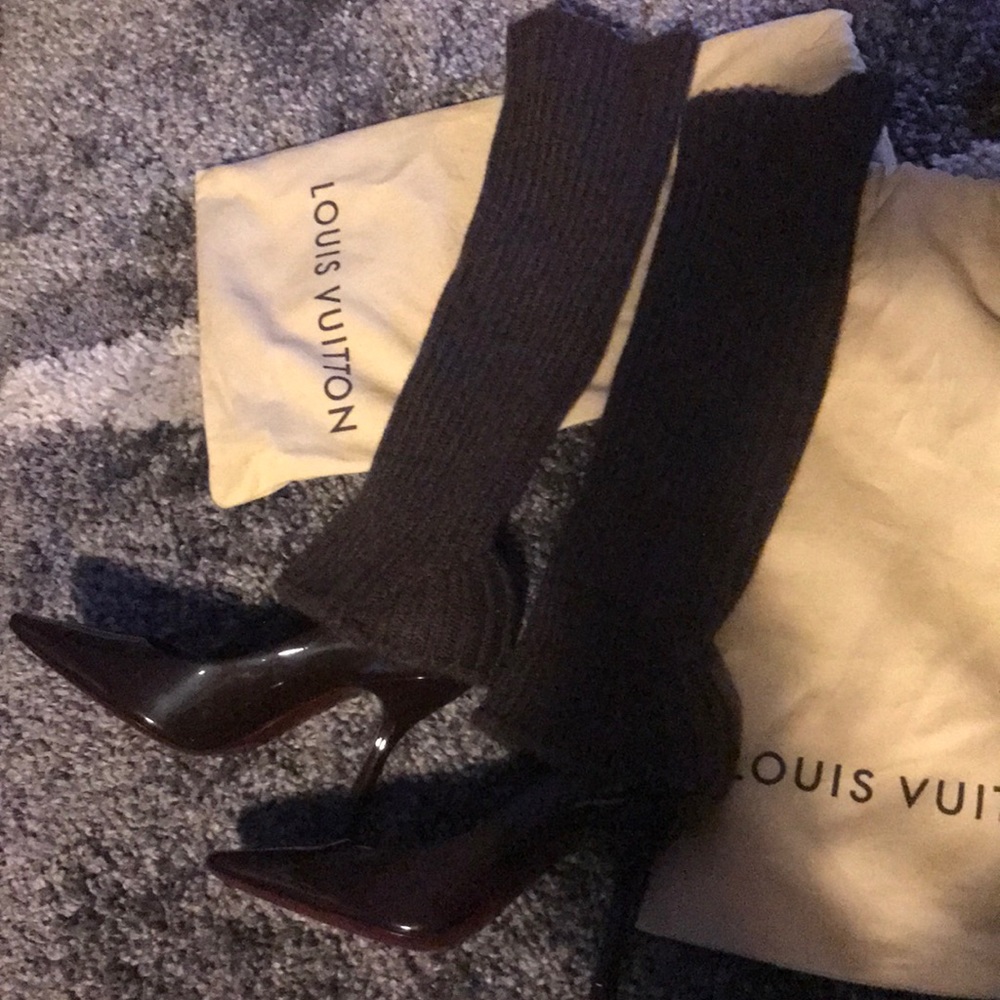 Price drop! Authentic LV shoe - Picture 1 of 8